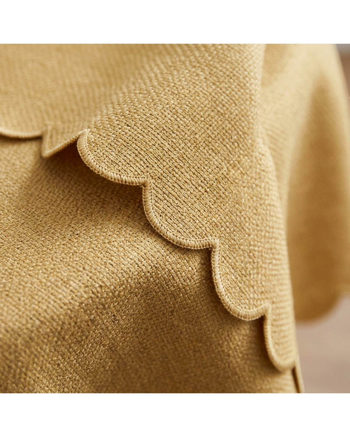 Wildpad Basket Weave Round Tablecloth 200 cm Muted Gold Scalloped Edge - Detail view
